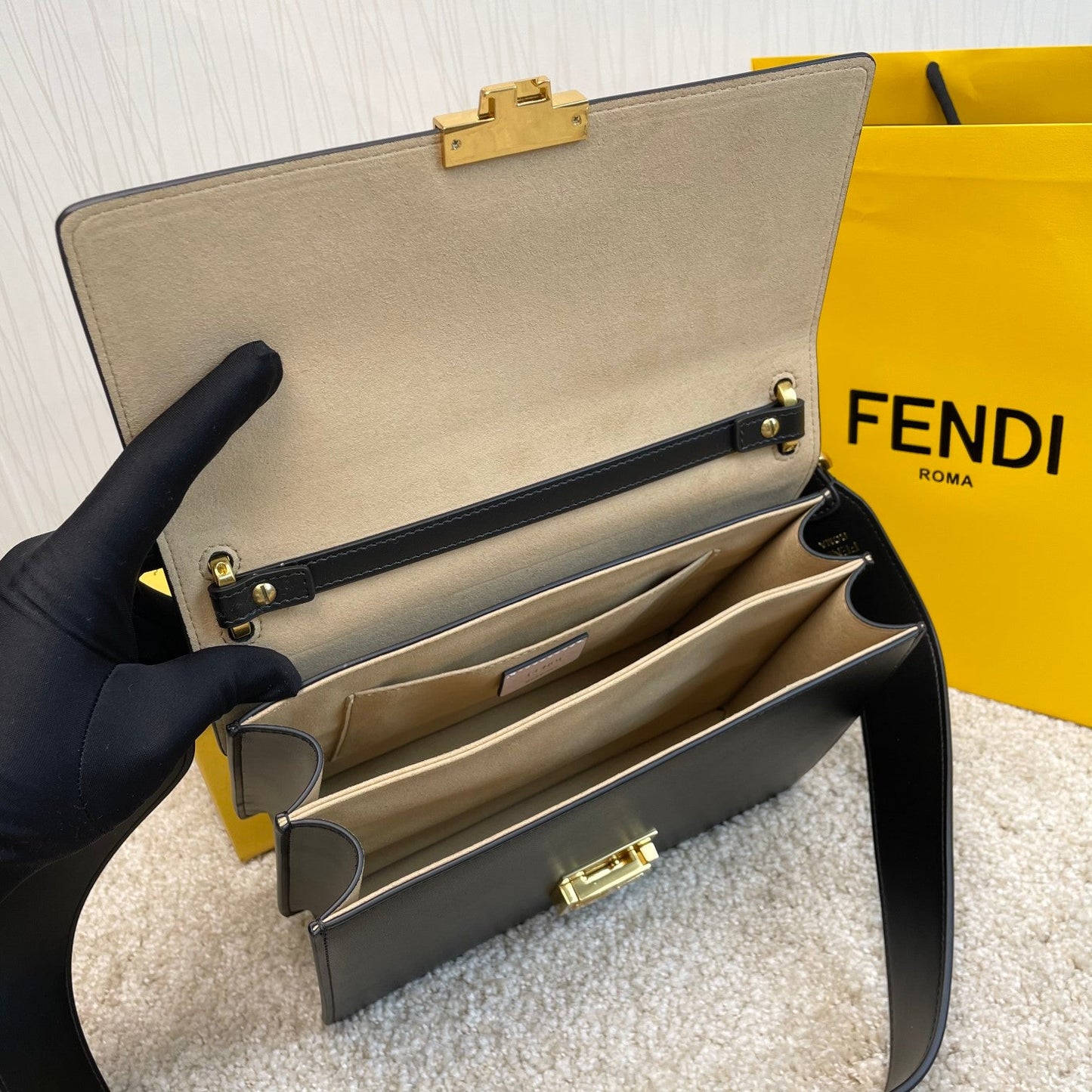 Fendi Tasche Kan U Shoulder Bag