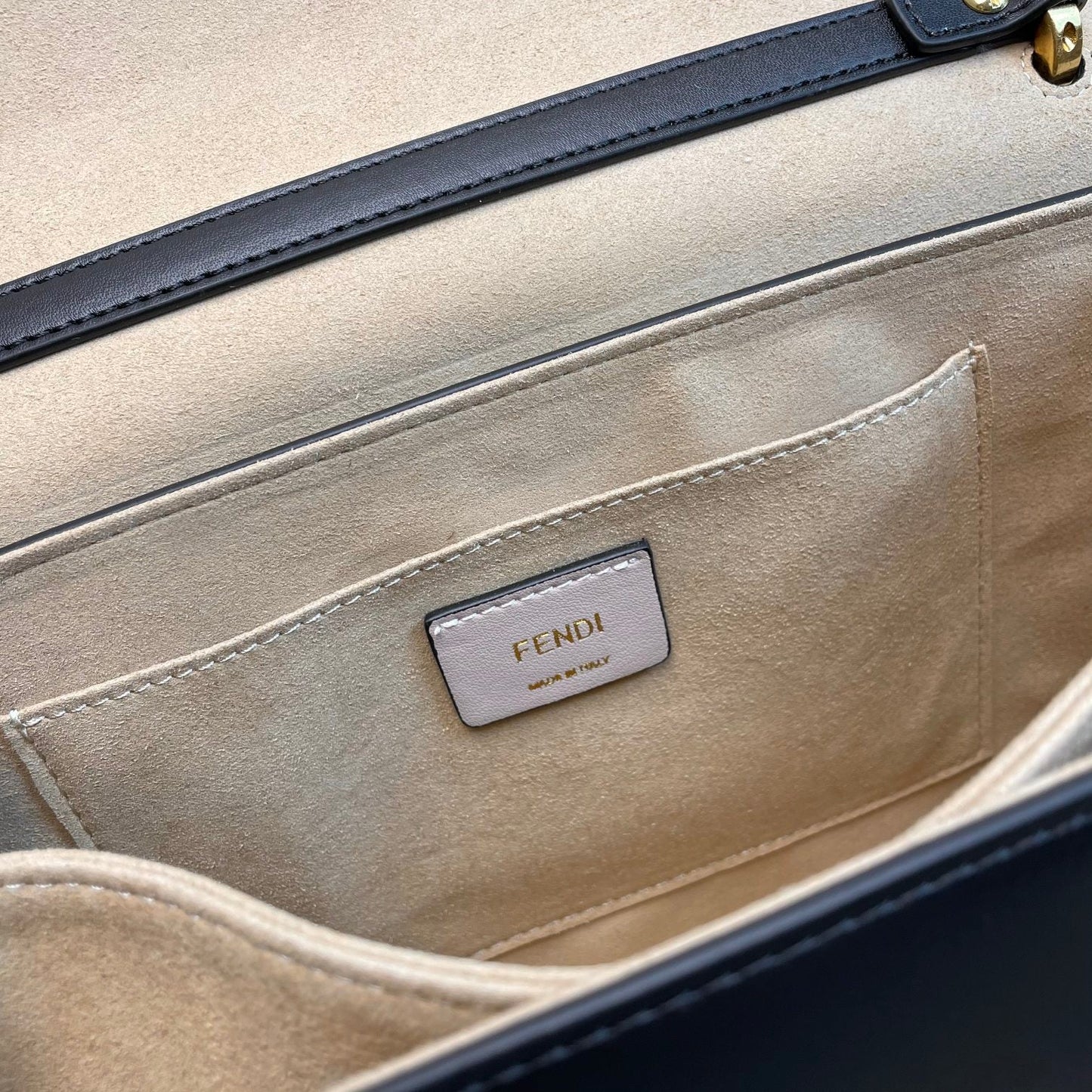 Fendi Tasche Kan U Shoulder Bag