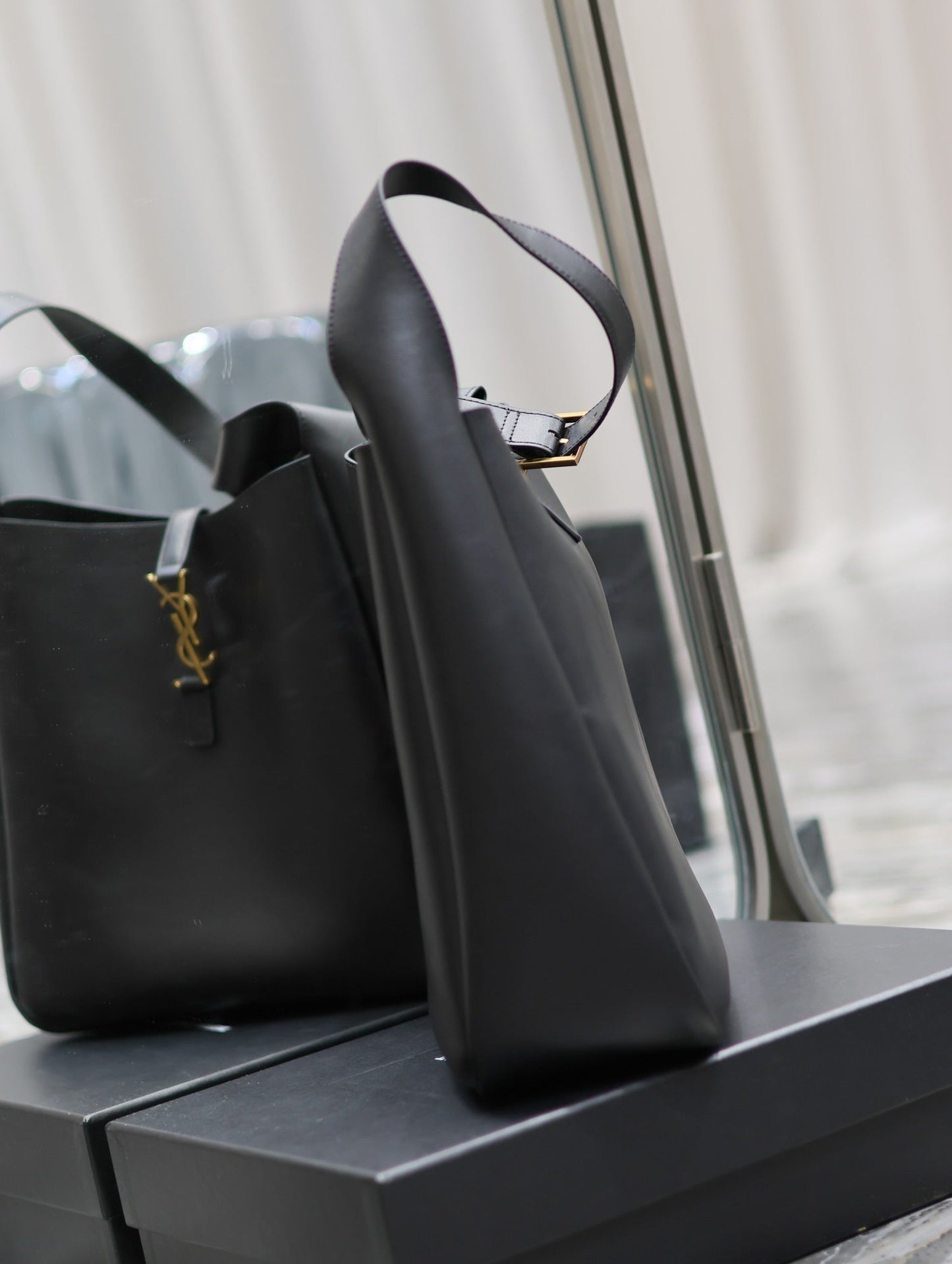 Ysl Saint Laurent LE 5A7 Hobo Bag Vintage Black Leather