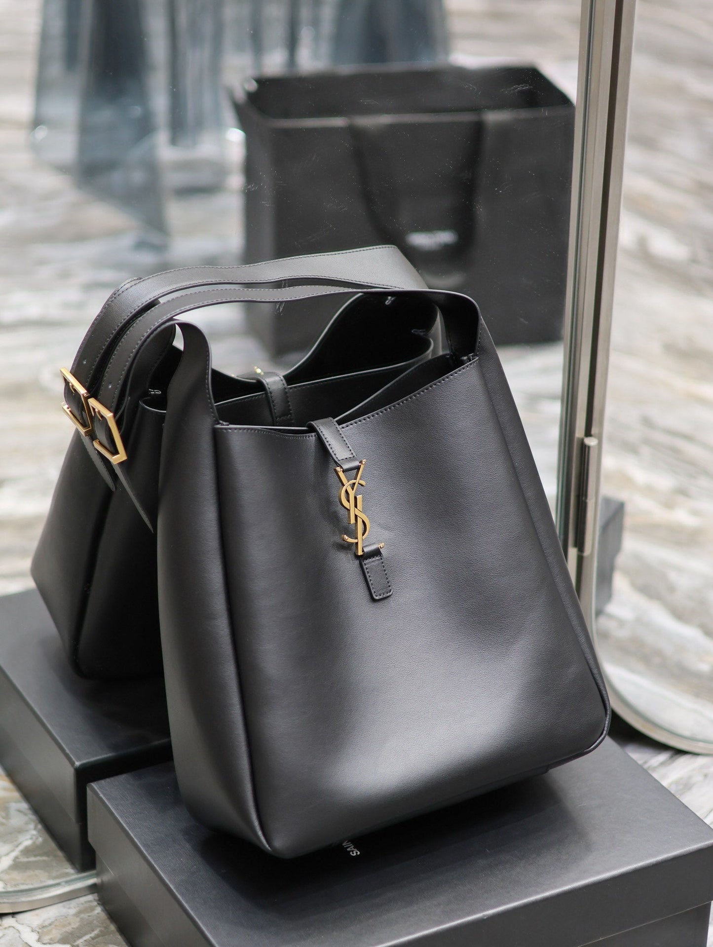 Ysl Saint Laurent LE 5A7 Hobo Bag Vintage Black Leather
