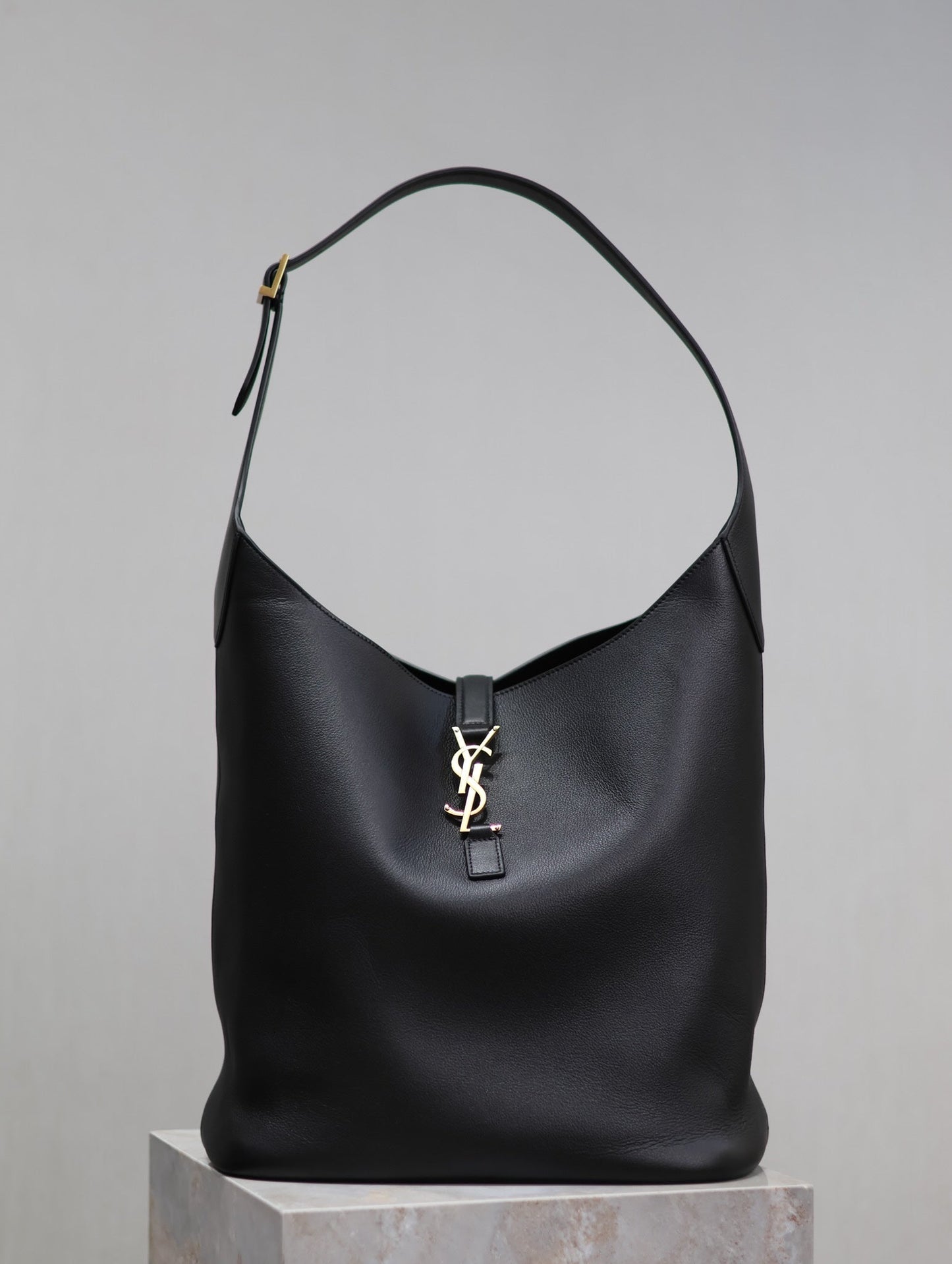 Ysl Saint Laurent LE 5A7 Hobo Bag Vintage Black Leather