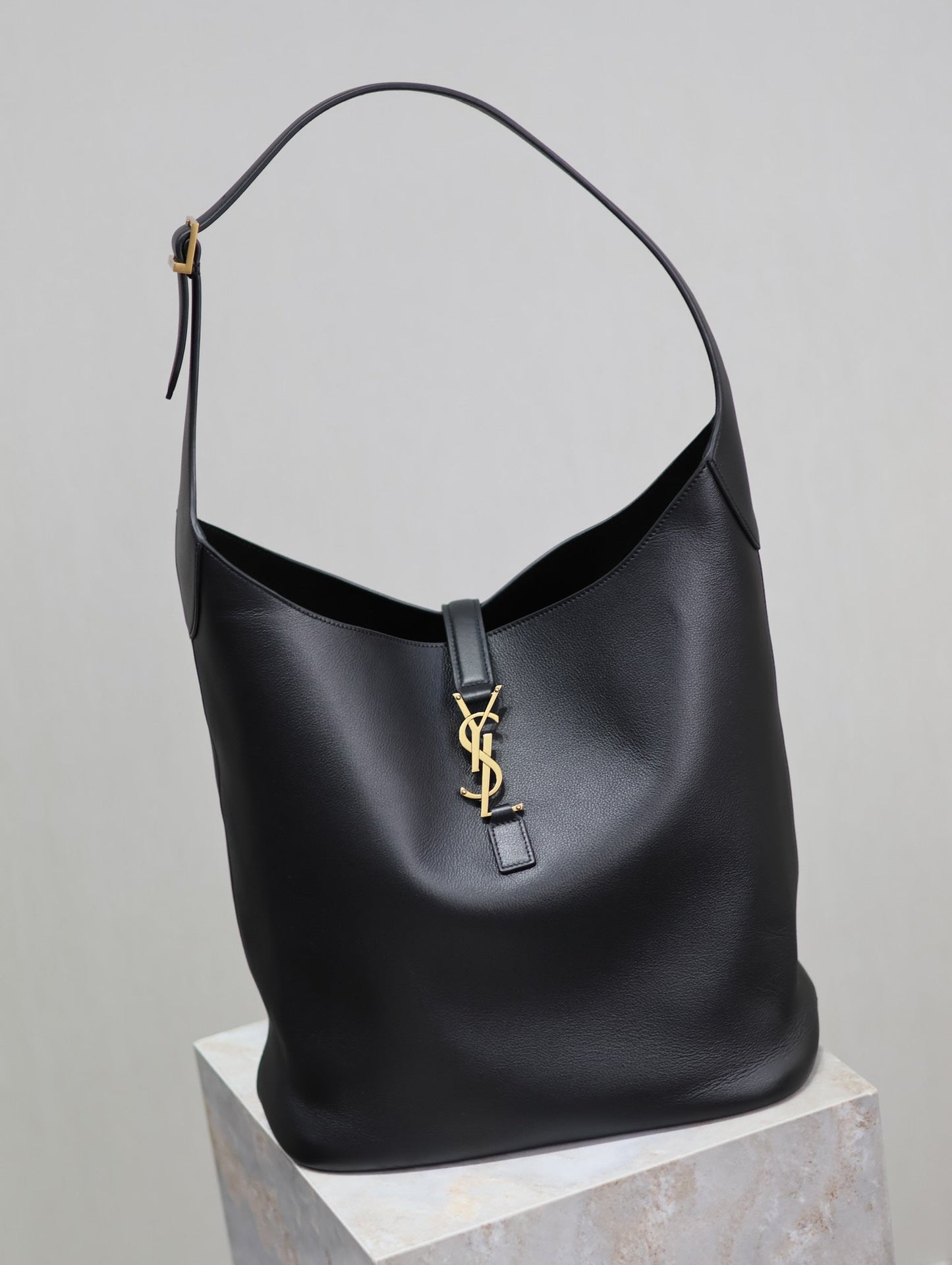 Ysl Saint Laurent LE 5A7 Hobo Bag Vintage Black Leather