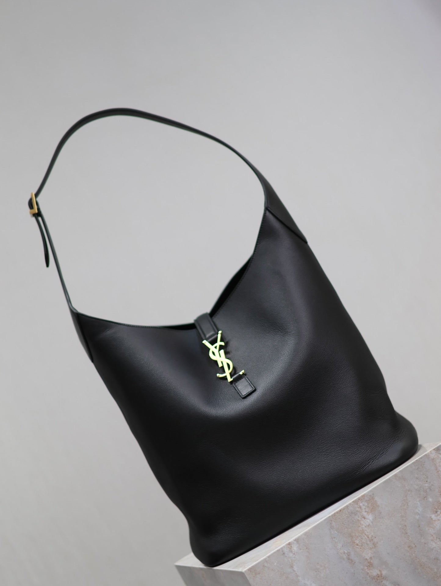 Ysl Saint Laurent LE 5A7 Hobo Bag Vintage Black Leather